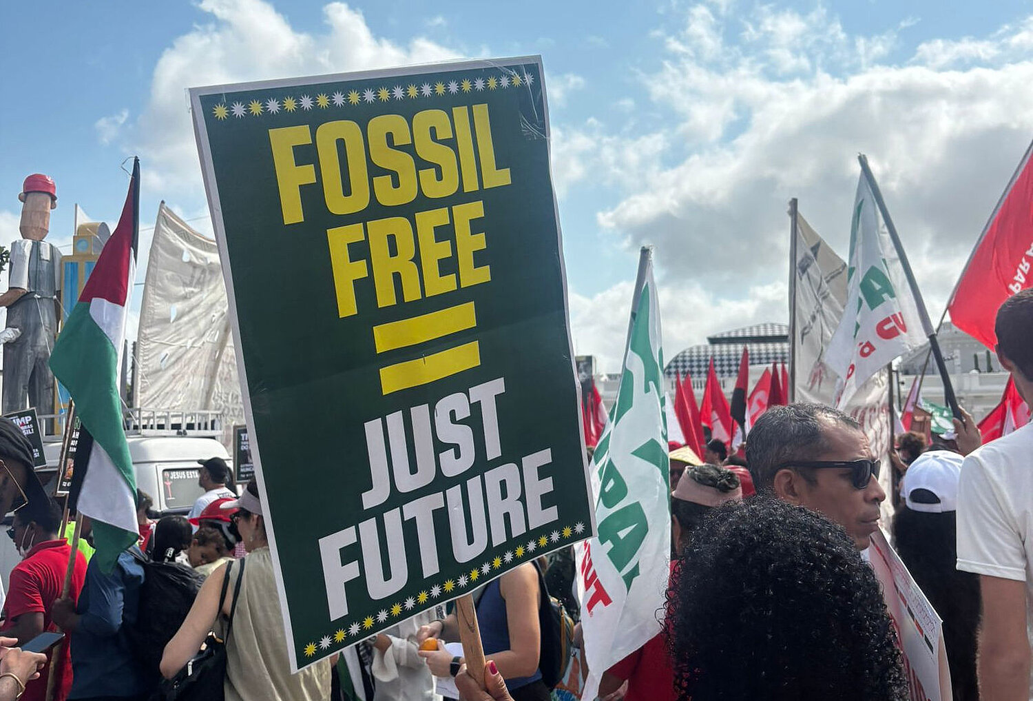 Demo mit Transpi "Fossil Free=Just Future"