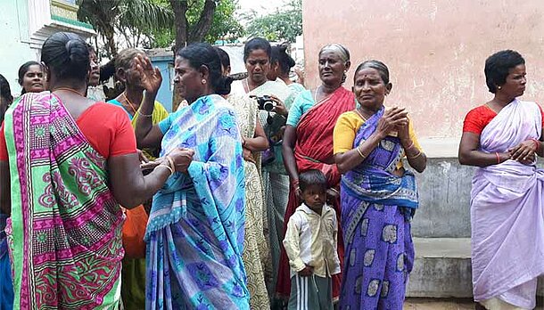 Frauen in Tamil Nadu beim ASW-Partner WE-Trust