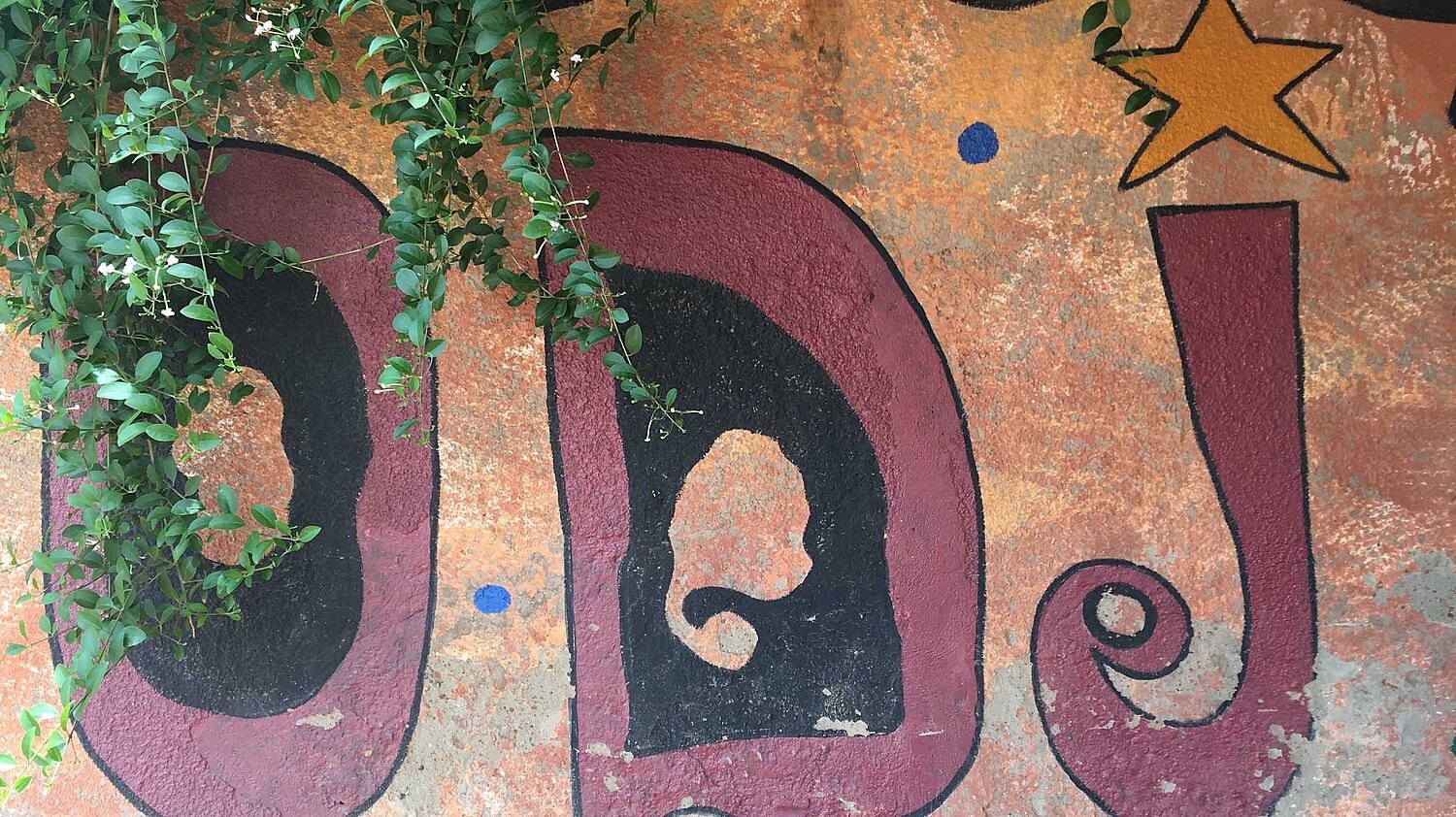 in roter Schrift steht ODj auf einer Wand