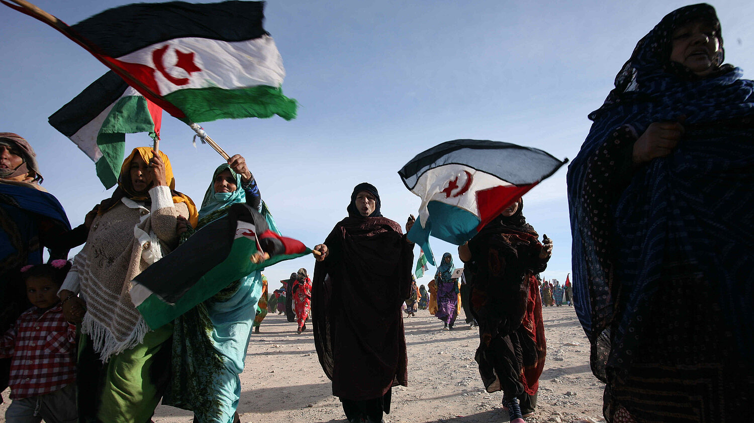 Eine Gruppe demonstrierender sahrauischer Frauen
