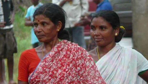 zwei Frauen in Indiens Bundesstaat Andhra Pradesh