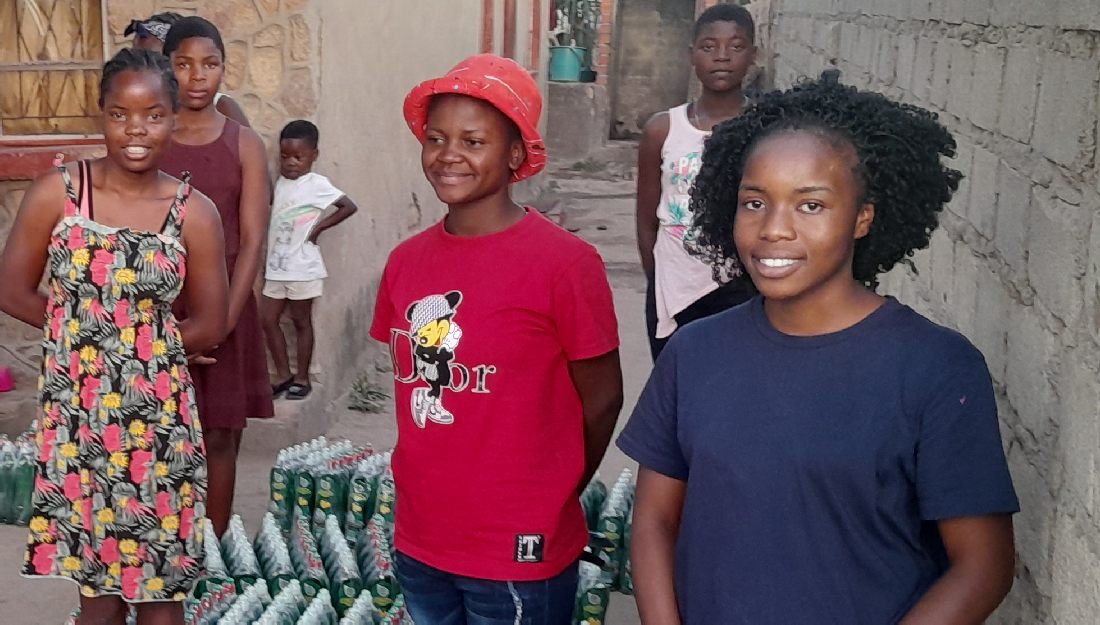 Junge Frauen in Simbabwe haben sich organisiert und stellen gemeinsam Seife her