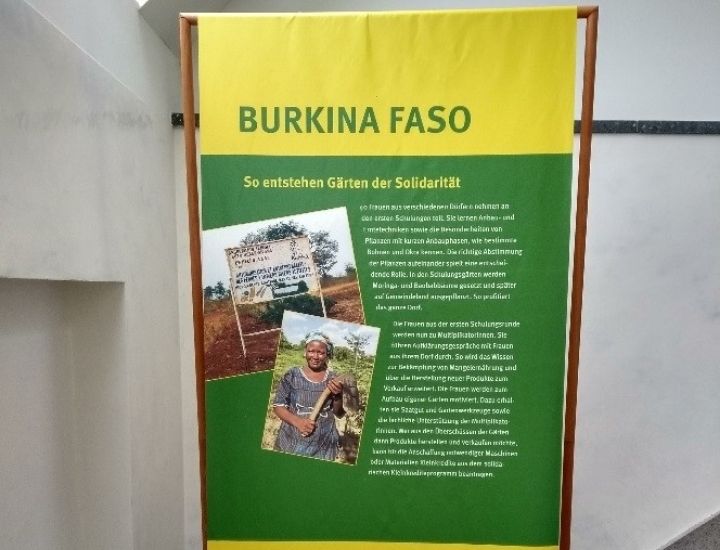 Ein banner der Ausstellung