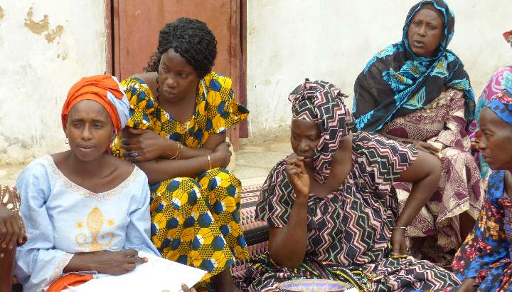 Frauen-Dorfgruppe im Senegal