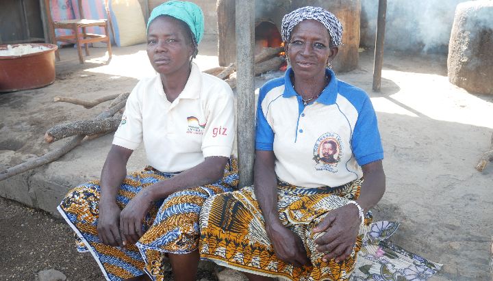 Zwei Bäuerinnen in Burkina Faso
