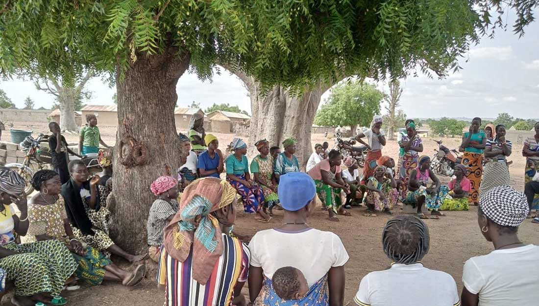 Dorfversammlung von Frauen in Togo