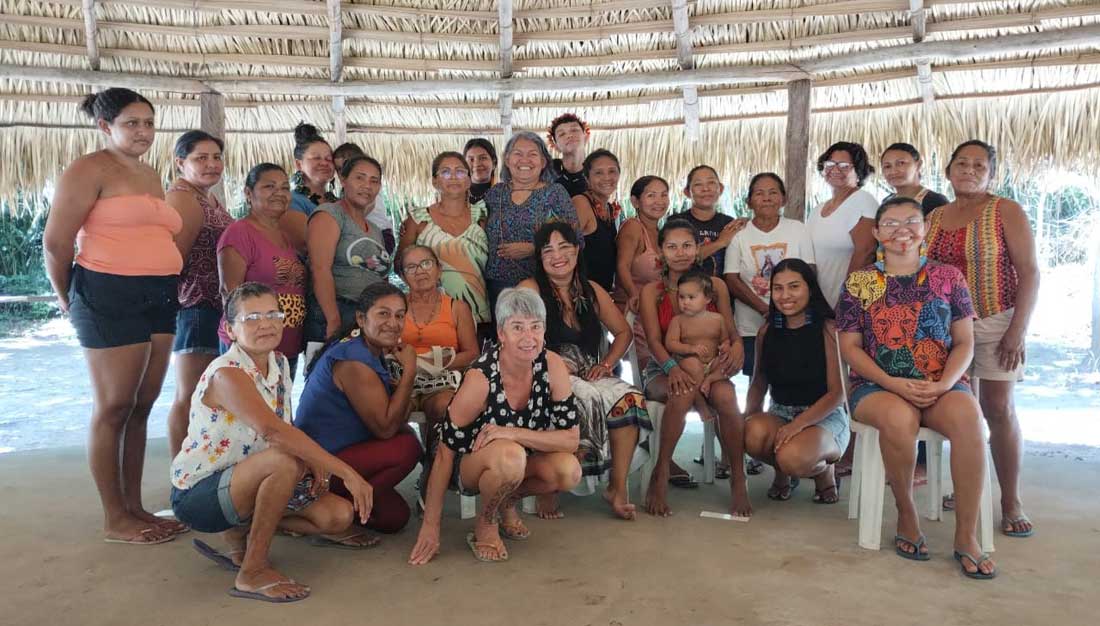 Frauengruppen der indigenen Kumaruara in Brasilien sind zu einem Austausch zusammengekommen