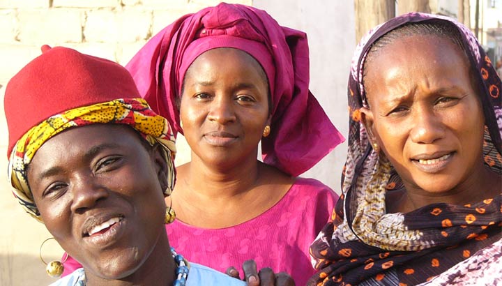 Drei Frauen im Senegal