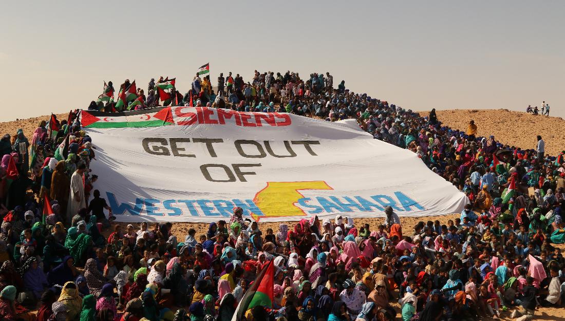 Protest gegen die Windkraftprojekte von Siemens in der Westsahara. 