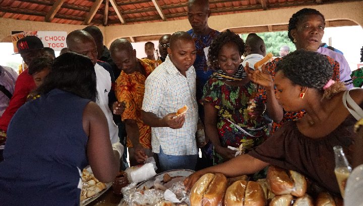 Togos Mittelschicht isst Weizenbrot